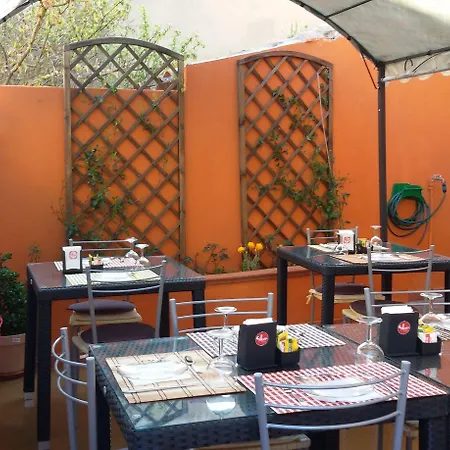 西尼斯雕像旅馆 招待所